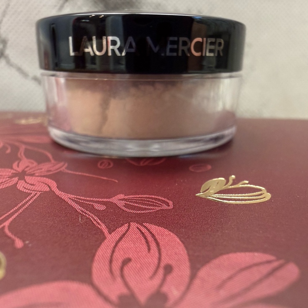 *NEW* .7oz *laura mercier* Translucent Setting Powder